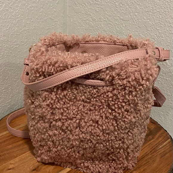 Sherpa Bucket Crossbody Bag - Picture 3 of 7